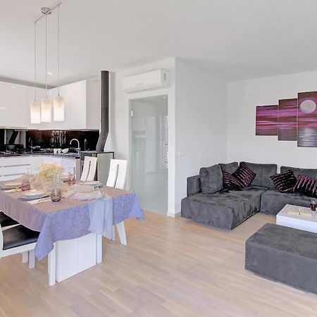 Apartment Moretic Gromaca Buitenkant foto