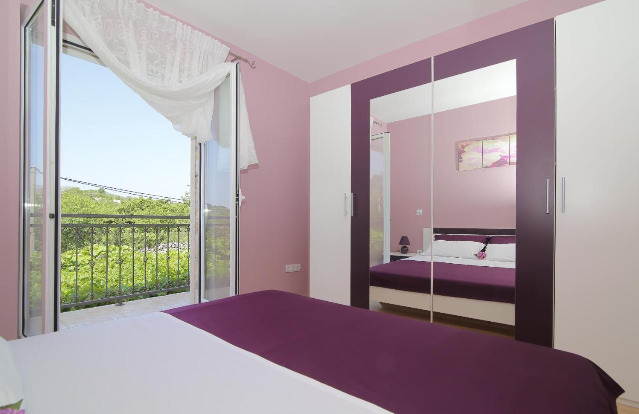 Apartment Moretic Gromaca Buitenkant foto