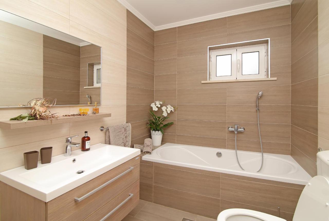 Apartment Moretic Gromaca Buitenkant foto