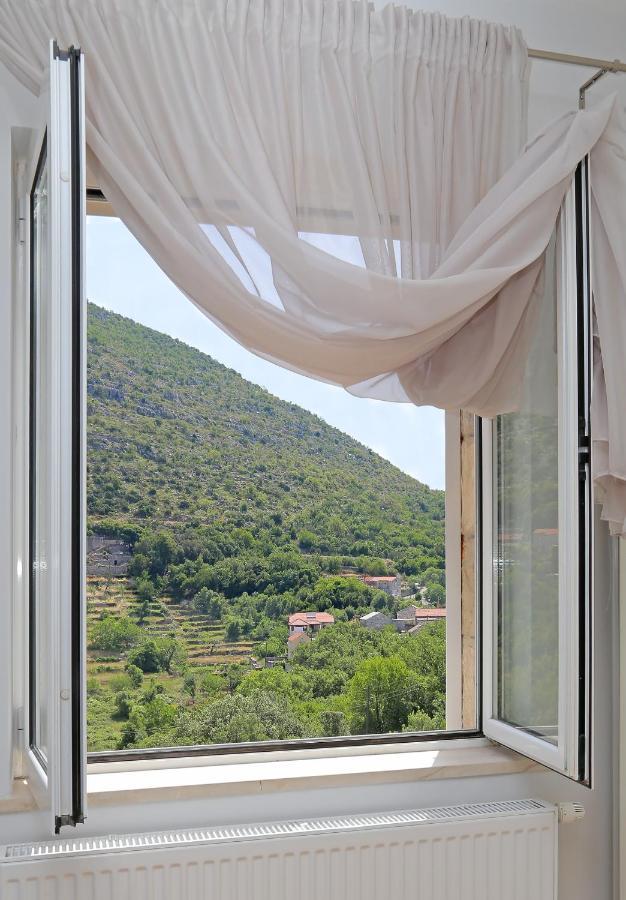 Apartment Moretic Gromaca Buitenkant foto
